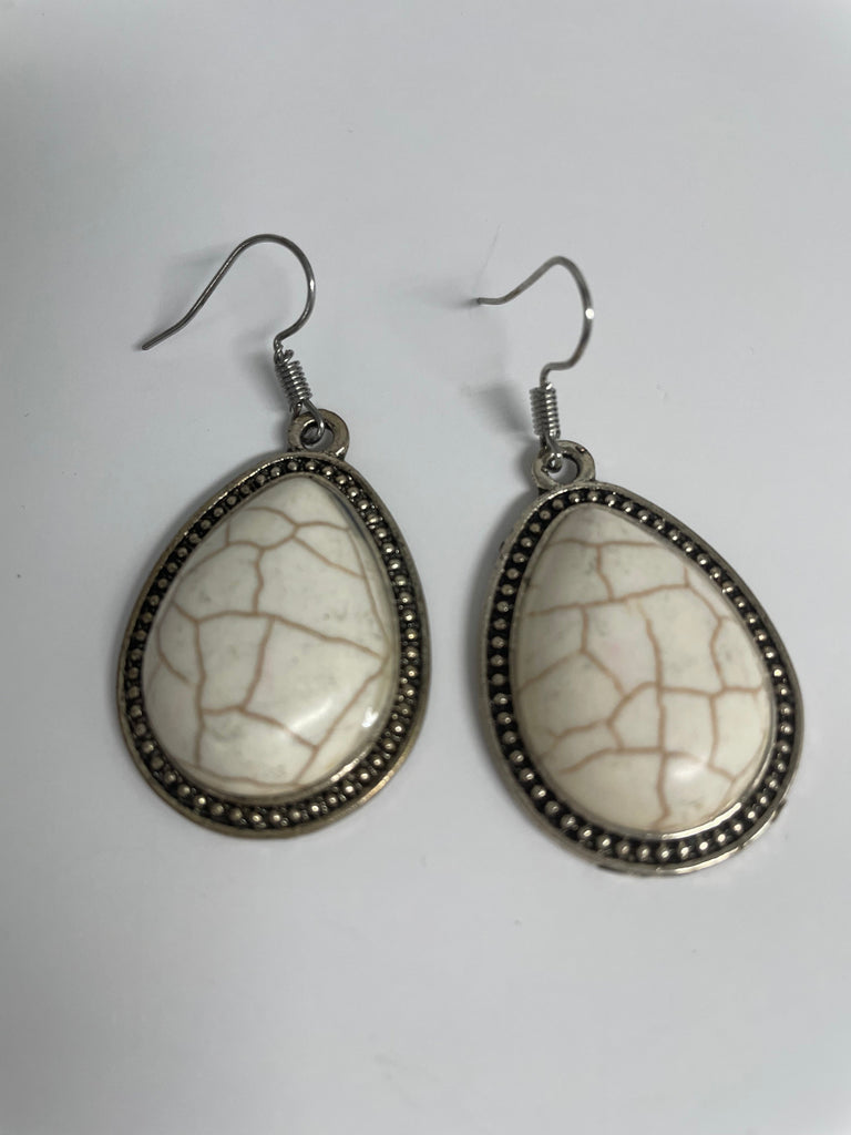 Southern Style Revival: Why Crackle Stone Earrings Are Back in Style