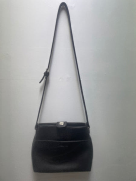 Pre-Loved Liz Claiborne Black Small Handbag w/Strap