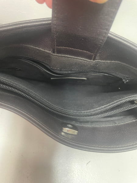 Pre-Loved Liz Claiborne Black Small Handbag w/Strap