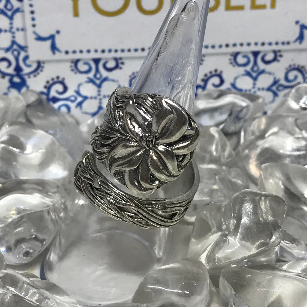 Vintage look floral spoon ring