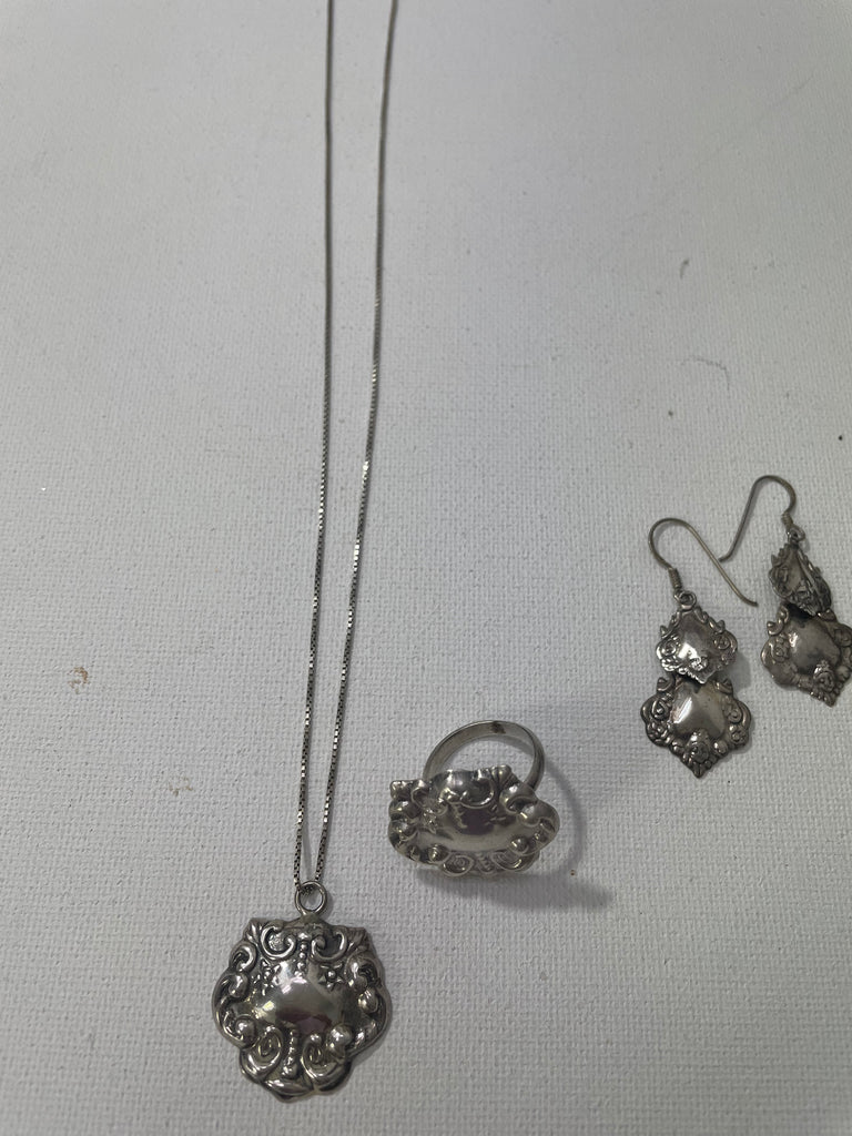 3 Piece Silver 20"Necklace w dangle earrings & size 6 ring