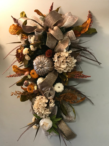 Teardrop Sway Glitter Pumpkin w/Hydrangea Glitter Ribbon