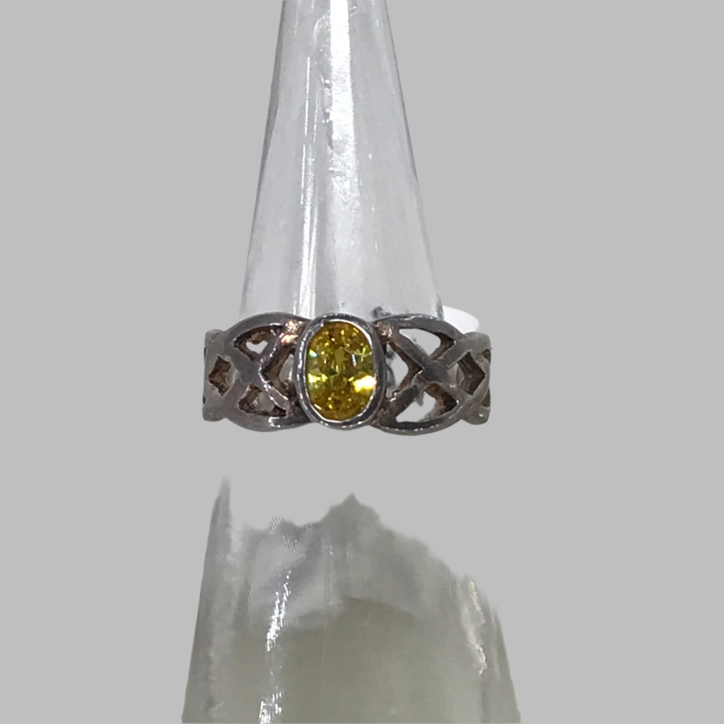 ~Ring: Sterling Silver Yellow Stone/6,8.5