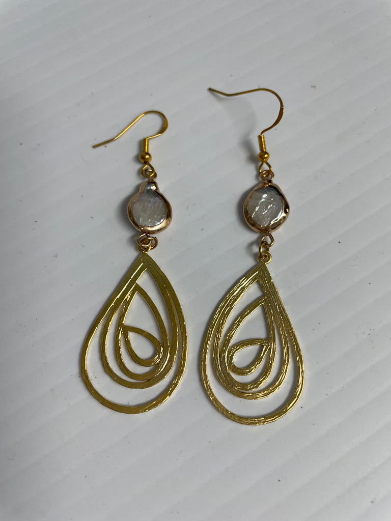 Pearl Dangle Gold Swirl earrings