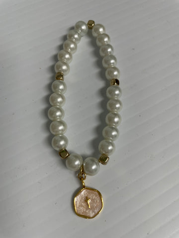 Pearl Bracelet w/round Pendent w/gold cross Kendra Schrader