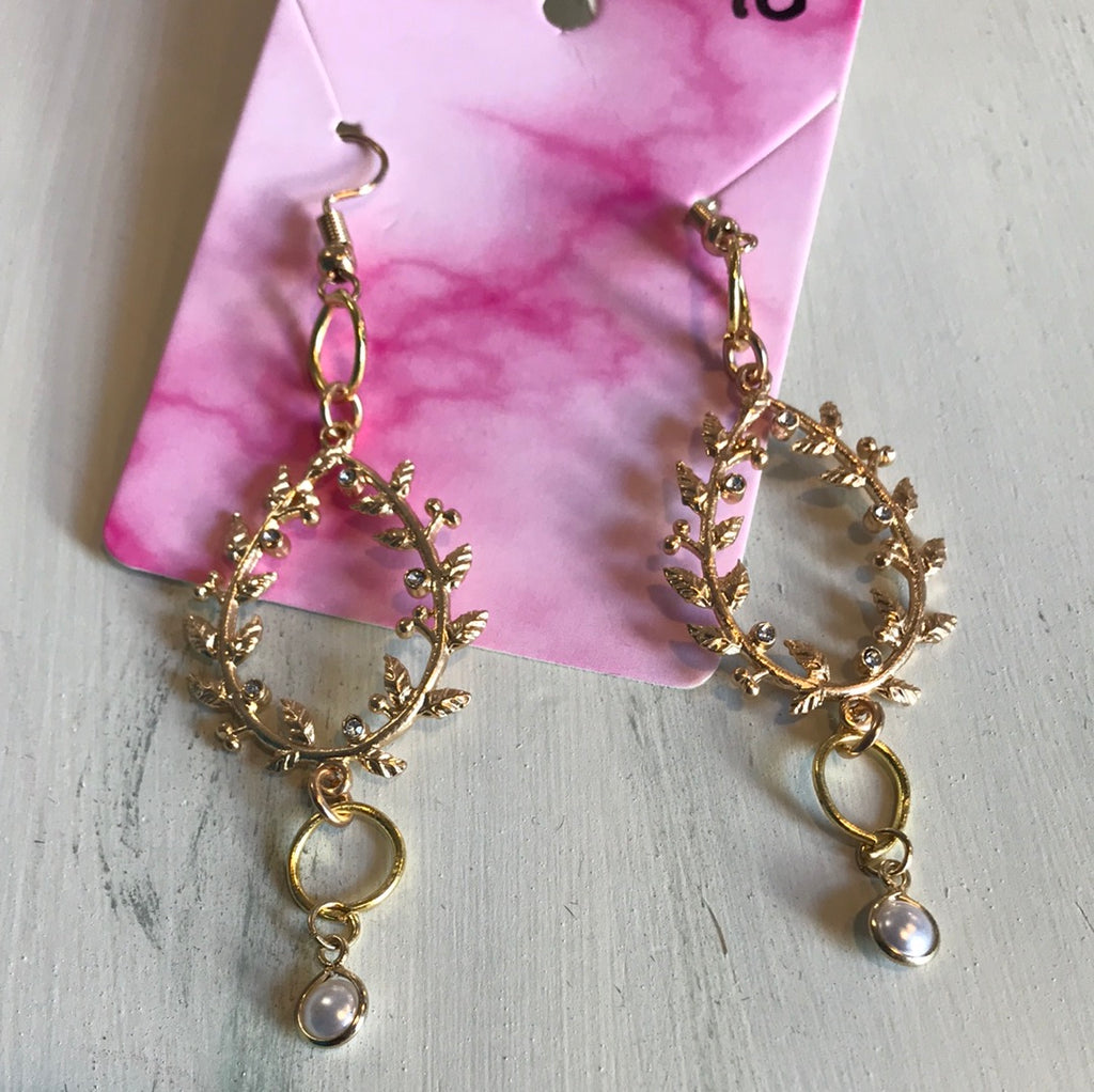 Gold Oval Leaves Small Pearl Earrings