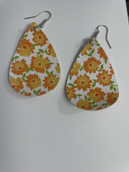 Felt Teardrop Earrings-White w/daisys