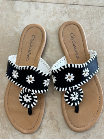 City classified black and white sandals – flats