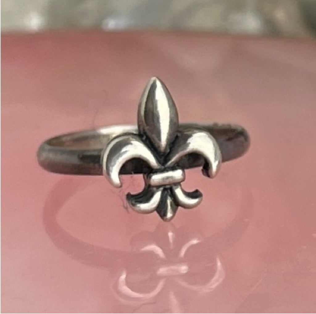 ~Ring: Sterling Silver Fleur de Lis OhhMy! Gifts and Things, LLC
