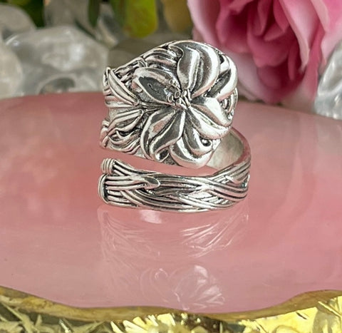 Ring: Vintage look floral spoon ring