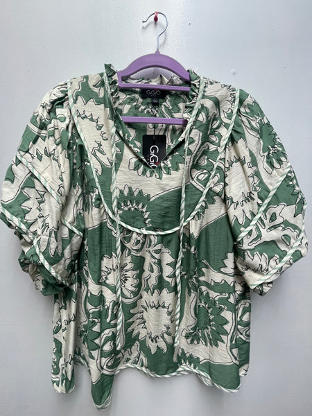 GiGiO Green/Cream Floral puffed sleeve Top