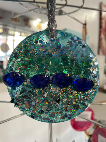 3 1/2"round Resin Ornaments Tiffany Sutton