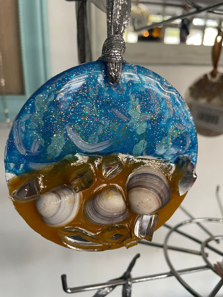 3 1/2"round Resin Ornaments Tiffany Sutton-blue/caramel seashells