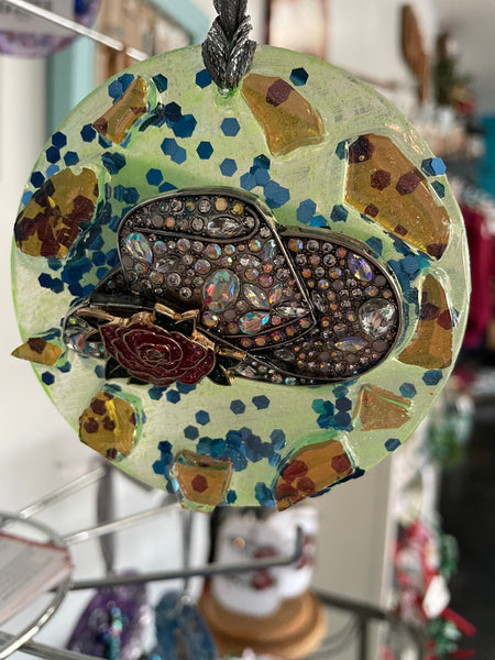 3 1/2"round Resin Ornaments Tiffany Sutton-cowgirl hat w/pink rose

