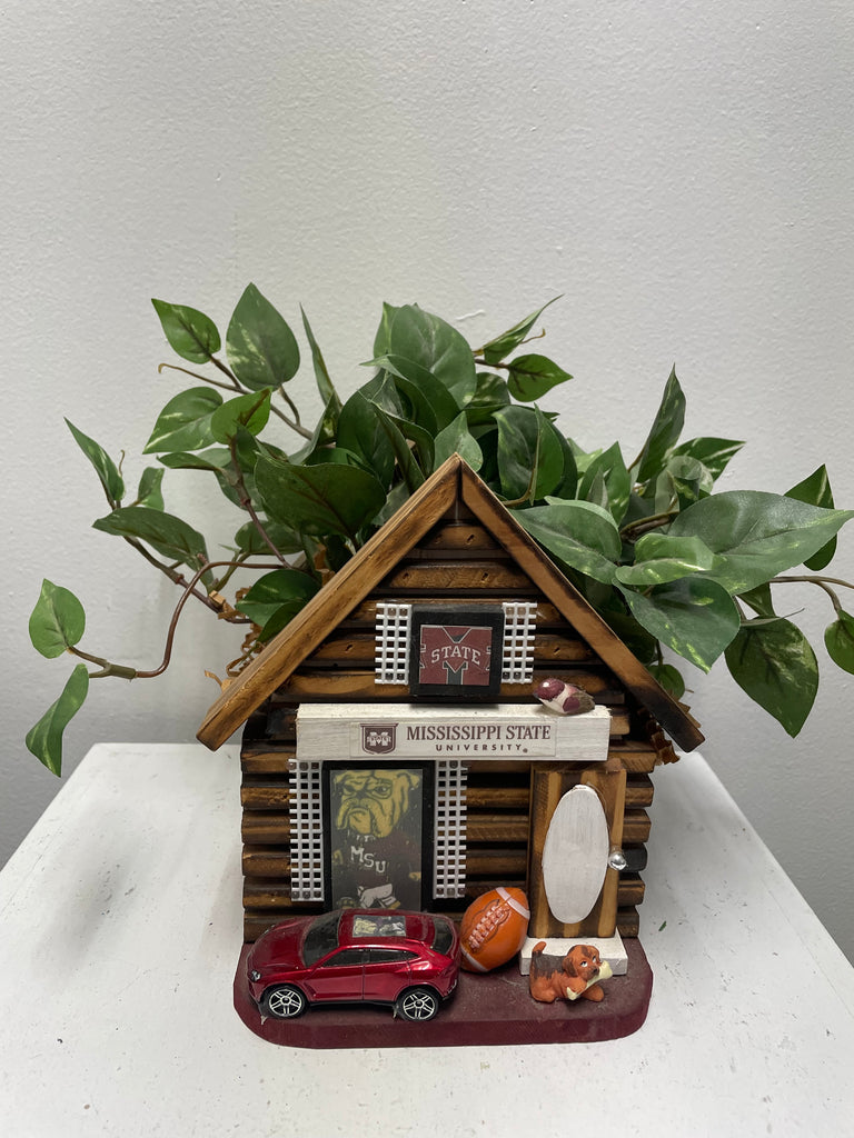 6"x7"  Wood Cabin w/Ms St Decor