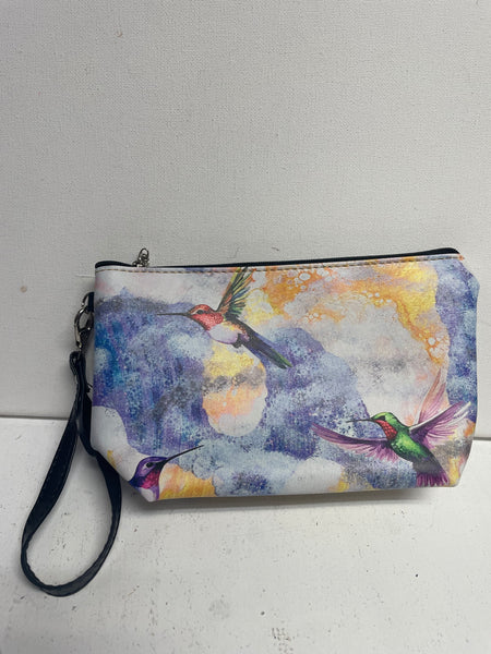 8 1/2"x 5 1/2" Wearable Art Wristlets Handbag Tiffany Sutton-multiple hummingbirds