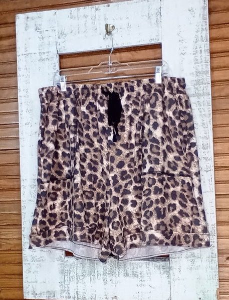 Leopard Comfy Drawstring Shorts/Front