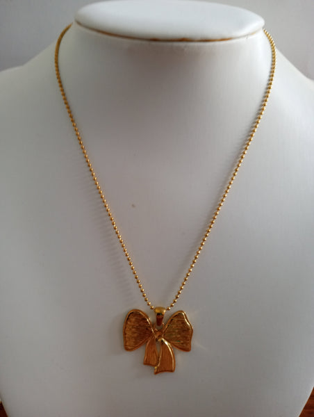18" gold Thin Necklace w/rectangle Pendent w/imprint of rose Alisha Groo