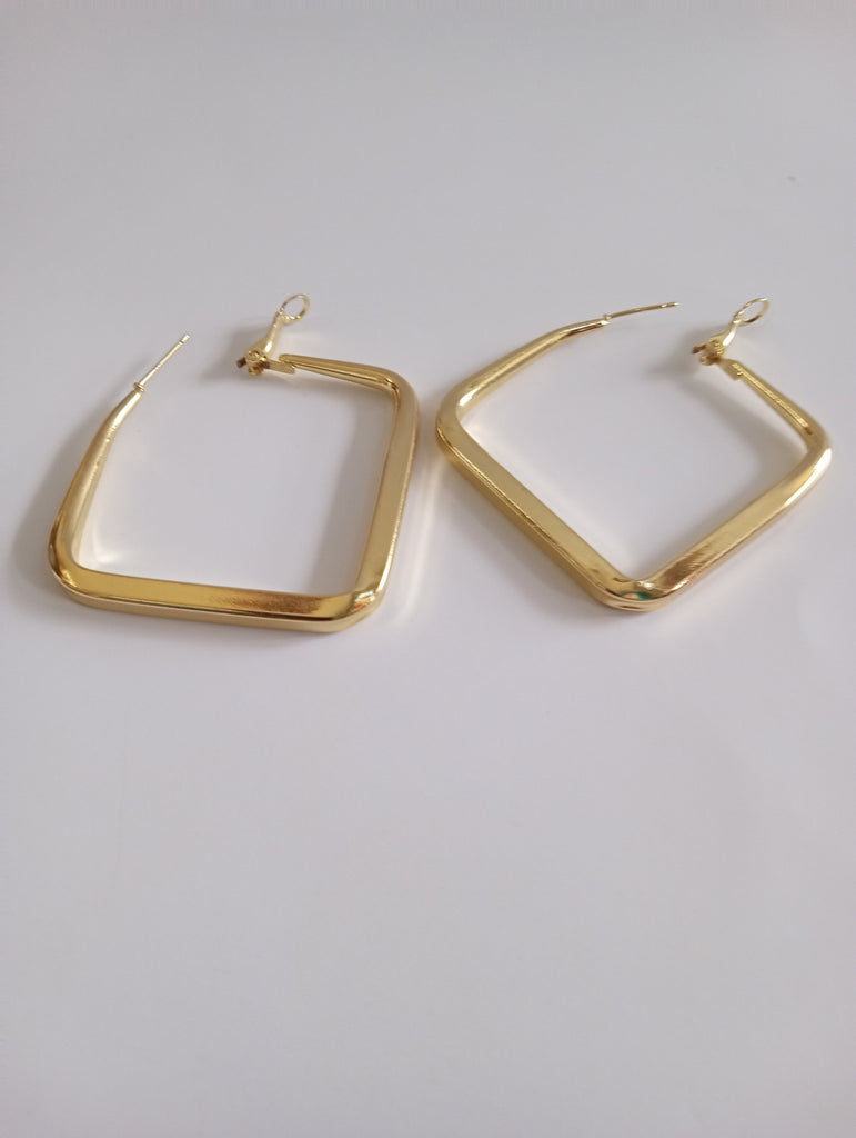 Assorted Gold Earrings Amanda Queen