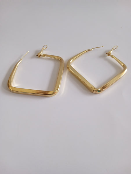 Assorted Gold Earrings Amanda Queen