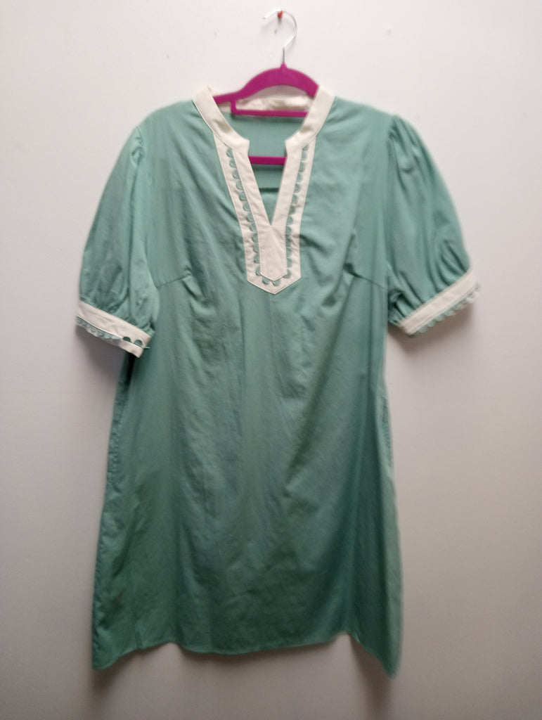 Green dress/Cream V-Neck collar w/Pockets Amanda Queen