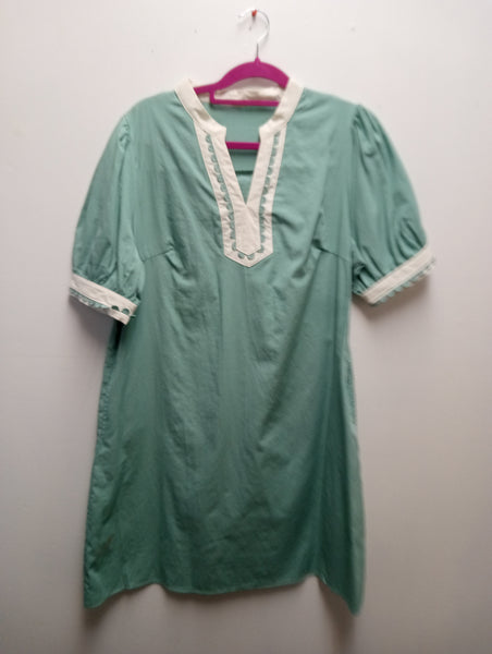 Green dress/Cream V-Neck collar w/Pockets Amanda Queen