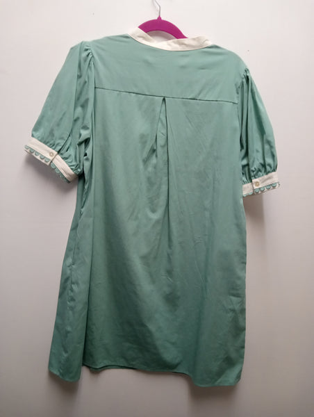 Green dress/Cream V-Neck collar w/Pockets Amanda Queen