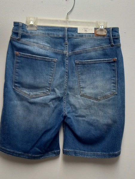 Preloved Blue Jean shorts/w tag Debra Hodge