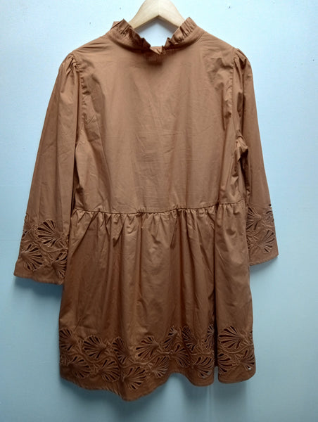JODIFL Light brown dress w/eyelet on sleeve and hem Amanda Queen