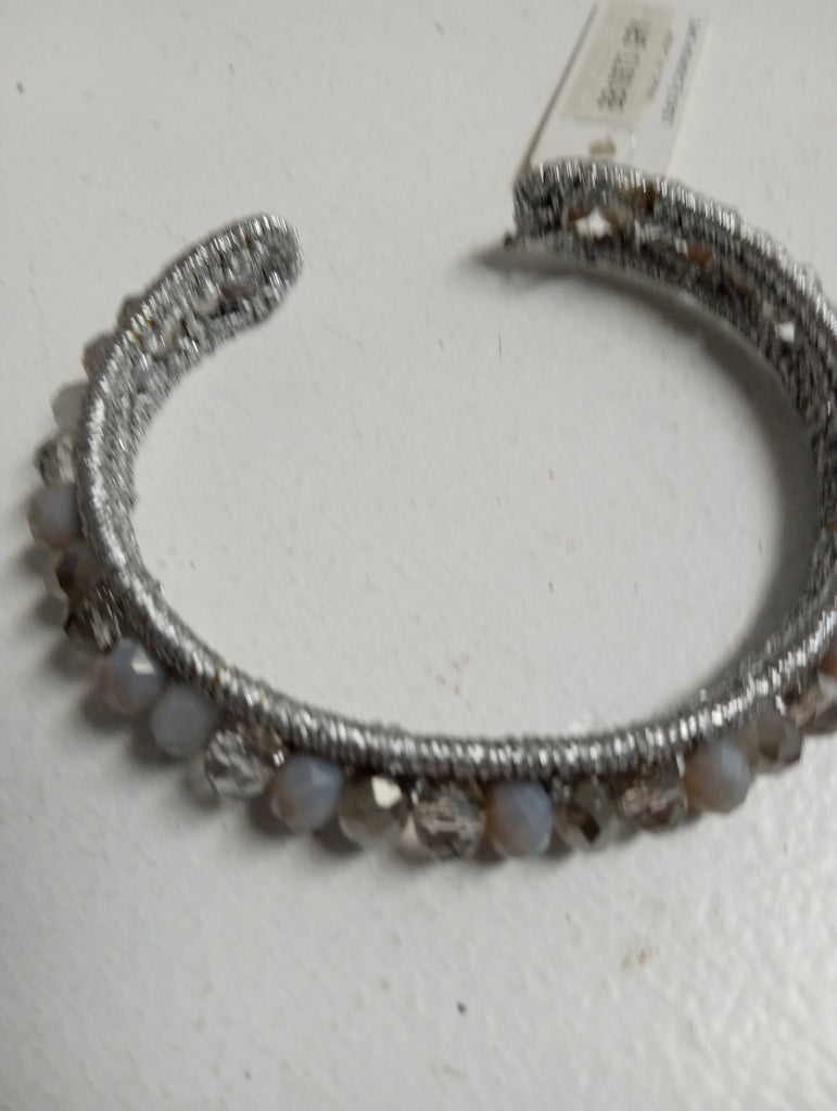 Beaded Gray/Silver Bracelet