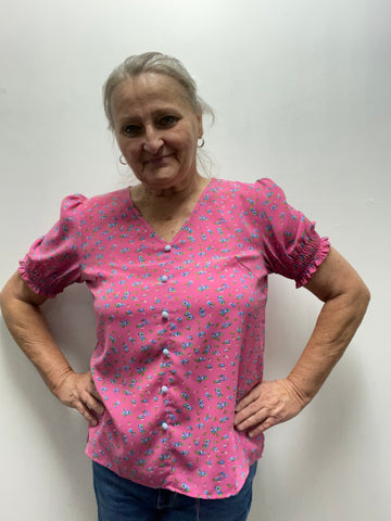 Droimp Floral V-Neck w/buttons top-Pink-front
