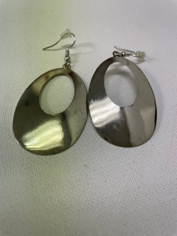 Silver Oval Dangle Earrings w/hole in middle
