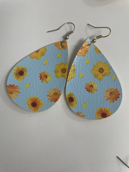 Felt Teardrop Earrings-Blue w/daisys