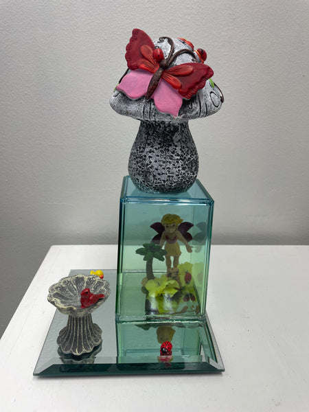 Home Decor Shelf Sitters-5"x5" glass bottom w square cube with mushroom on top