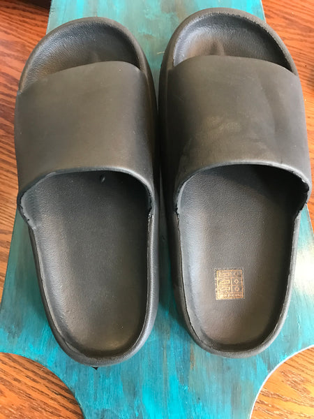 Slide on Sandals-black