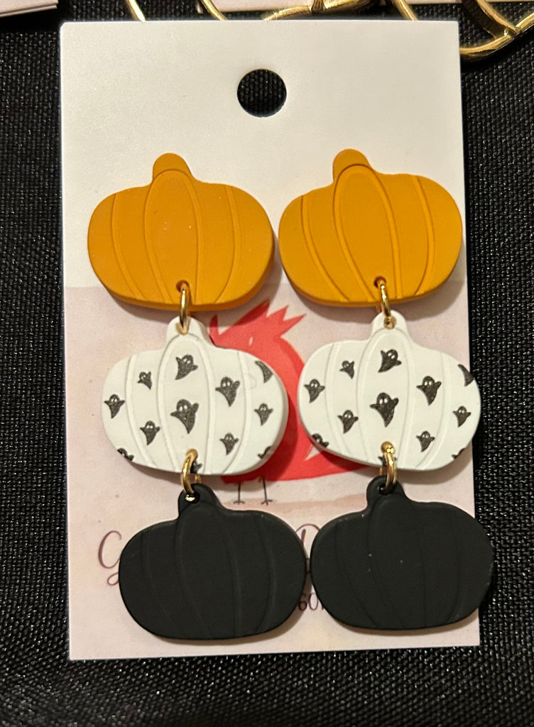 IMG_8910.jpegClay pumpkin Halloween dangle earrings