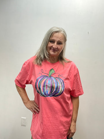 Gildan Coral T-Shirt w/multicolor Pumpkin