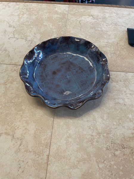 Round Pie Plate-blue/brown ruffle edge 