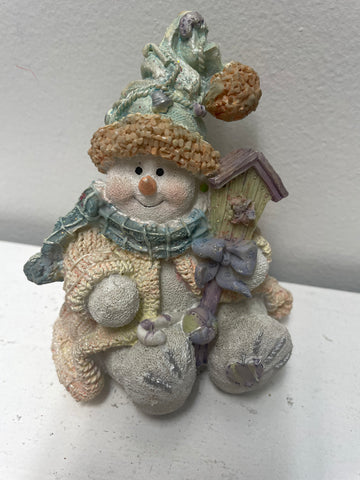 4"x3" Sitting Snowman w/mailbox