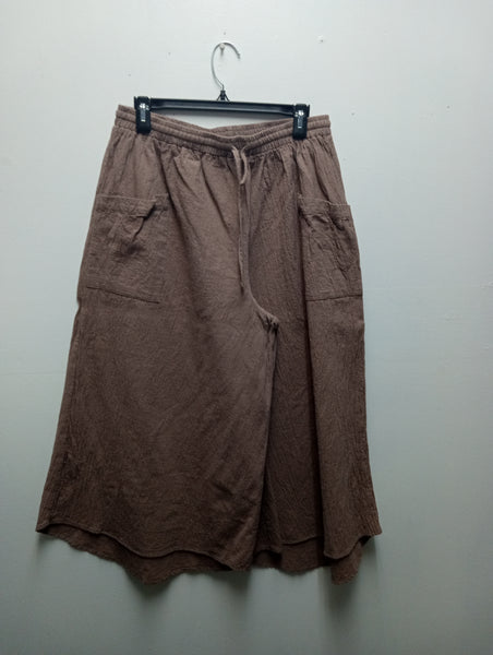 Preloved Easel Light Brown Large wide legs front pockets capris