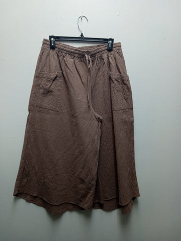 Preloved Easel Light Brown Large wide legs front pockets capris