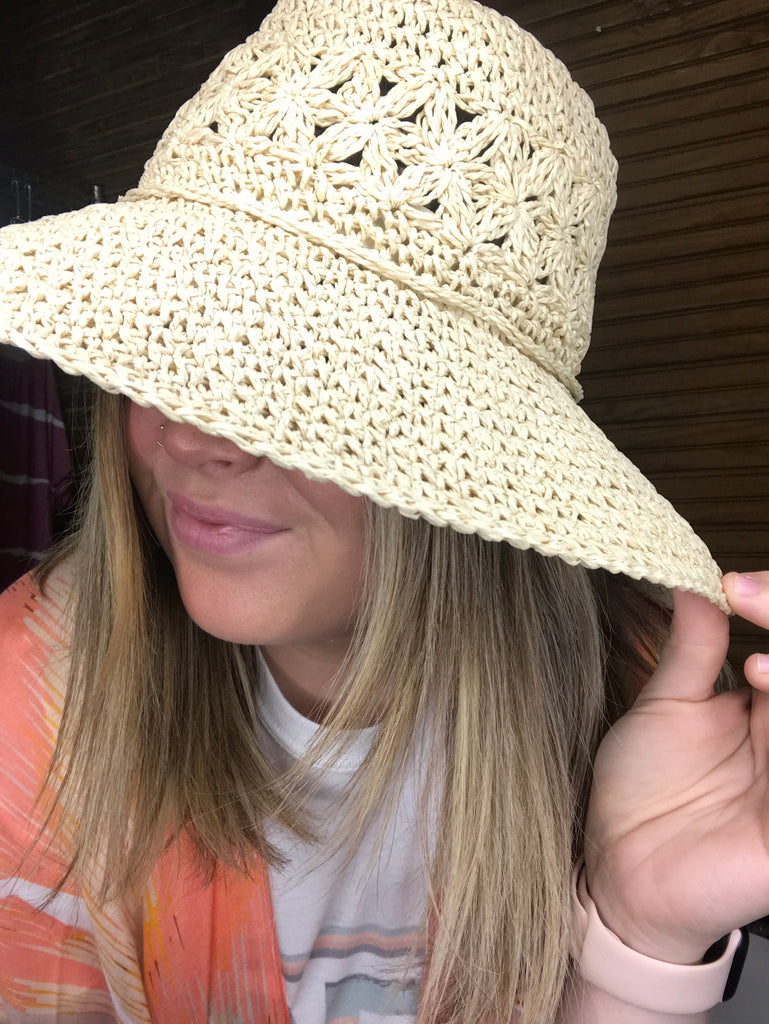 very cute and light weight fitted straw hat! Perfect for the beach!