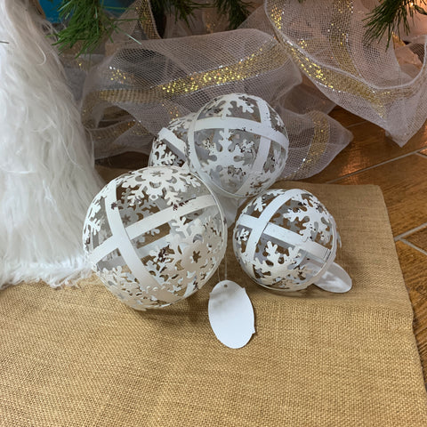 assorted size metal snowflake snowballs